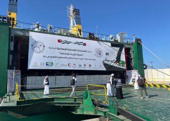 ميناء العريش البحرى يستقبل اليوم… سفينة “حمدان” الإماراتية التى تحمل 7 آلاف طنمواد غذائية وسيارات إسعاف .