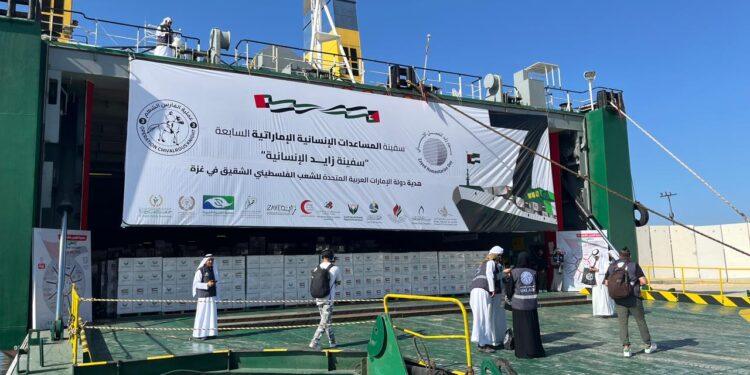 ميناء العريش البحرى يستقبل اليوم… سفينة “حمدان” الإماراتية التى تحمل 7 آلاف طنمواد غذائية وسيارات إسعاف .