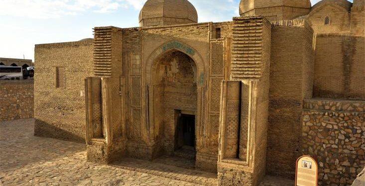 ماجوكي أتورون: من الزرادشتية إلى الثقافة الإسلامية