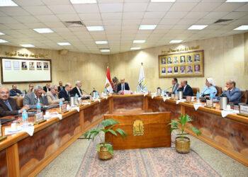 مجلس جامعة أسيوط فى انعقاده الدورى مؤخرا هذه أهم قراراته (صور)