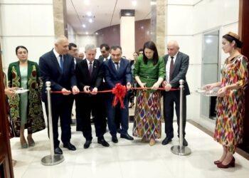 طاجكيستان …افتتاح معرض احتفالي بمناسبة الذكرى الـ 700 لوفاة حافظ الشيرازي في المتحف الوطني