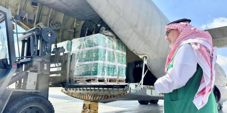 وصول الطائرة الإغاثية السعودية الـ(63) لإغاثة الشعب الفلسطيني في قطاع غزة