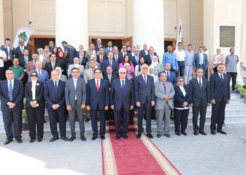 في أول يوم دراسة بالجامعات:وزير التعليم العالي يبدأ العام الجامعي بتفقد جامعة القاهرة الأهلية ويطمئن على انتظام الدراسة بها
