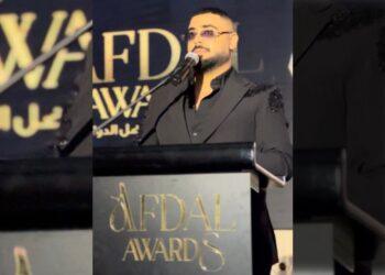 نجاح الاخرس لهذا العام تخطى وعوده ويحظى بجائزة افضل نجم عربي شاب .