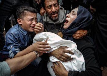 61 شهيدا و220 إصابة جديدة خلال يوم في قطاع غزة