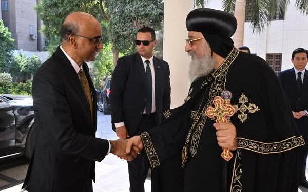 البابا تواضروس يستقبل رئيس سنغافورة بالمقر البابوي