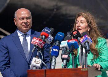 السفيرة الأمريكية فى مصر تزور موانئ الإسكندرية ودمياط وبورسعيد والعين السخنة للتعرف على الفرص التجارية المتاحة هناك