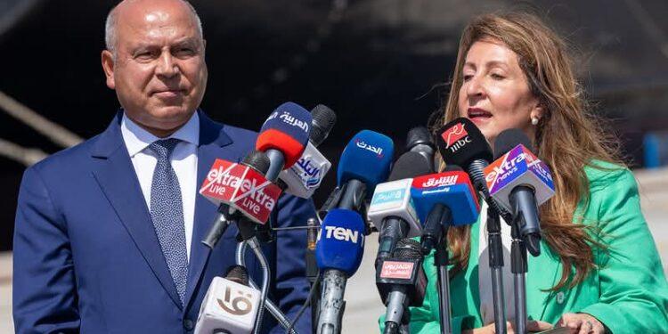 السفيرة الأمريكية فى مصر تزور موانئ الإسكندرية ودمياط وبورسعيد والعين السخنة للتعرف على الفرص التجارية المتاحة هناك