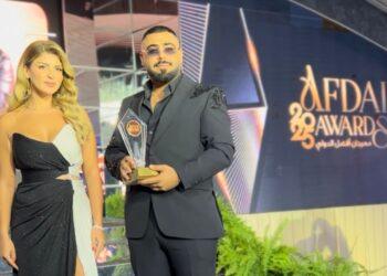 الاخرس أول فنان أردني يحصد هذا اللقب على مستوى عربي واسع .