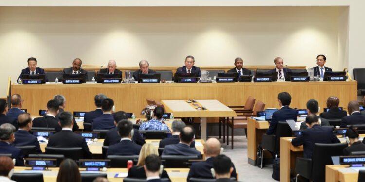 رئيس مجلس الدولة الصيني: الصين مستعدة للتعاون مع جميع الأطراف لتنفيذ مبادرة التنمية العالمية