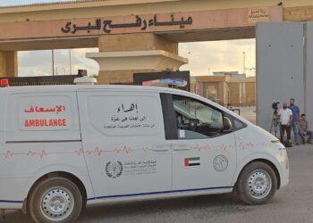 وكالة الإمارات للمساعدات الدوليه تدفع بصهاريج مياه و5 سيارات إسعاف لغزة عبر معبر رفح.