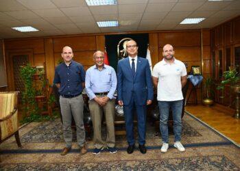 وفدًا فرنسيًا أكاديميًا في زيارة علمية لكلية العلوم جامعة أسيوط