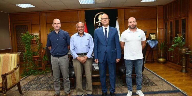 وفدًا فرنسيًا أكاديميًا في زيارة علمية لكلية العلوم جامعة أسيوط