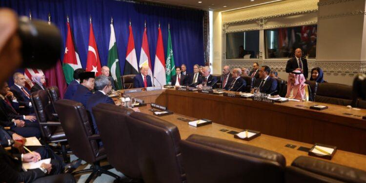 بيان مشترك صادر عن قادة الدول الأعضاء في جامعة الدول العربية ومنظمة التعاون الإسلامي المشاركين في القمة متعددة الأطراف مع رئيس الولايات المتحدة الأمريكية.