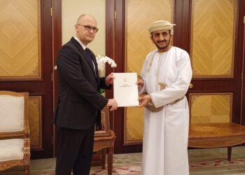 سفير بيلاروسيا إيفغيني سوبوليفسكي يقدم أوراق اعتماده كسفير جديد لبلاده فى سلطنة عمان