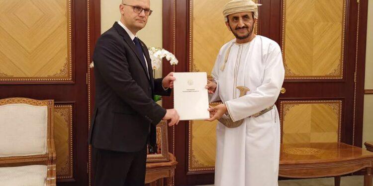 سفير بيلاروسيا إيفغيني سوبوليفسكي يقدم أوراق اعتماده كسفير جديد لبلاده فى سلطنة عمان
