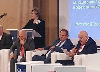 بمشاركه معالى الدكتور عمرو سلامه الامين العام لاتحاد الجامعات العربية “قمة شعوب العالم التعليم ركيزة اساسية للدبلوماسية العلمية والثقافية بموسكو”