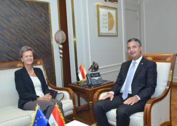 وزير التموين والتجارة الداخلية يبحث مع سفيرة الاتحاد الأوروبي بالقاهرة تعزيز التعاون في مجالات الأمن الغذائي والتجارة الداخلية