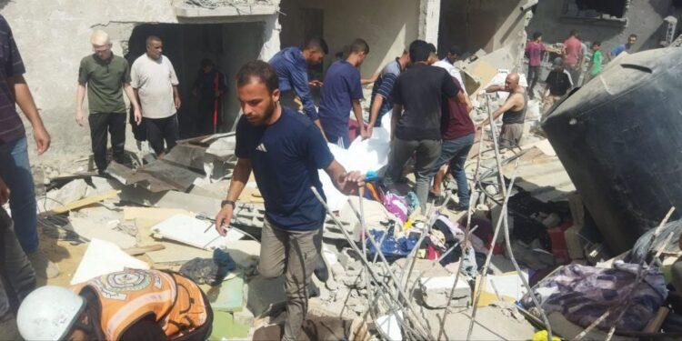 عاجل: القسام: فقدان الاتصال برهينتين تحت القصف الإسرائيلي في غزة