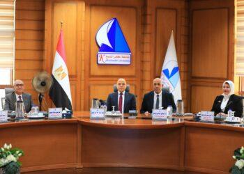 محافظ كفر الشيخ ورئيس الجامعه يشهدان مجلس جامعه كفر الشيخ