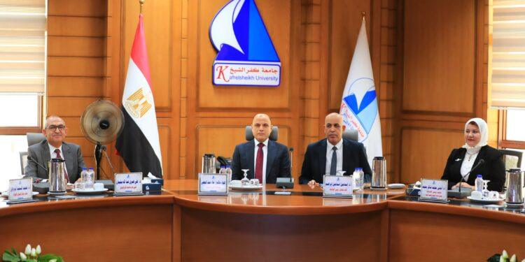 محافظ كفر الشيخ ورئيس الجامعه يشهدان مجلس جامعه كفر الشيخ