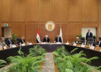 الدكتور .أيمن عاشور وزير التعليم العالي يترأس اجتماع المجلس الأعلى للجامعات بالعاصمة الإدارية الجديدة