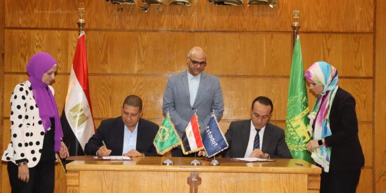 محافظ القليوبيه يوقع بروتوكول تعاون مع شركه استادات لاستكمال اعمال تطوير نادي سيتي كلوب بنها