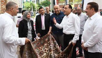 رئيس الوزراء يتفقد معرض صناعات الحرف اليدوية والتراثية بقرية شما بأشمون