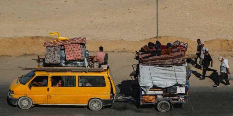 إسرائيل تطوق مدينة غزة.. وتحذير من “منطقة قتال خطيرة”