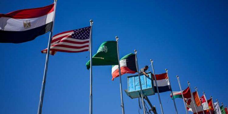 بينهم الرئيس الإيراني.. 25 زعيما يحضرون قمة شرم الشيخ