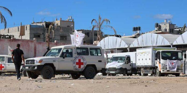 إسرائيل تعلن تسلم الصليب الأحمر رفات 4 رهائن من غزة