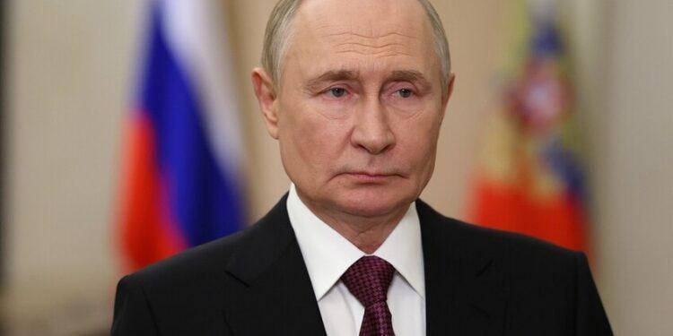 بوتين يهنئ العسكريين بمناسبة يوم القوات الفضائية الروسية