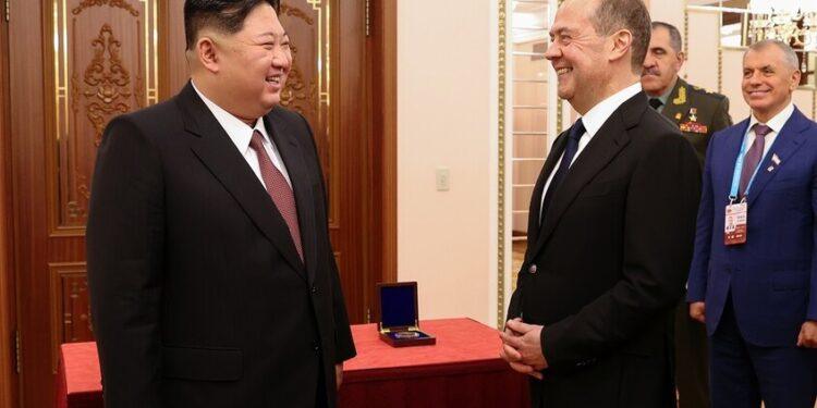 كيم يؤكد ثبات موقف بلاده المؤيد لروسيا في أزمة أوكرانيا