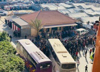 وصول أسرى فلسطينيين أفرجت عنهم إسرائيل إلى خان يونس