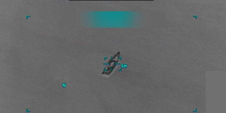 ترامب: القوات الأمريكية استهدفت قاربا كان ينقل مخدرات بالقرب من سواحل فنزويلا