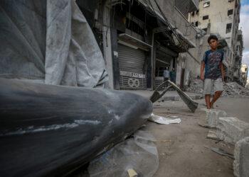 المكتب الحكومي بغزة: الاحتلال يزوّر قائمة قتلى بصور أحياء وأسماء وهمية