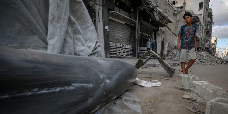 المكتب الحكومي بغزة: الاحتلال يزوّر قائمة قتلى بصور أحياء وأسماء وهمية