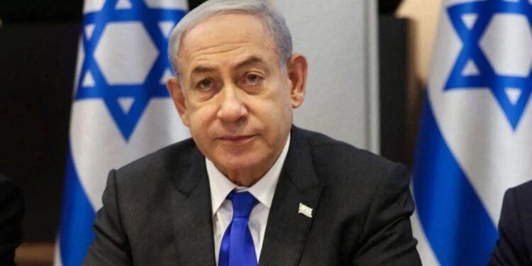 هآرتس: نتنياهو يصوّر نفسه كمنقذ لإسرائيل بينما يقودها نحو الانهيار
