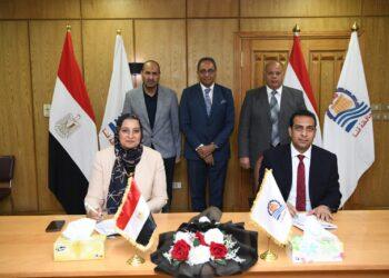 محافظ قنا ورئيس جامعة عين شمس يوقعان بروتوكول تعاون لإعداد دليل الهوية البصرية والعمرانية لقنا