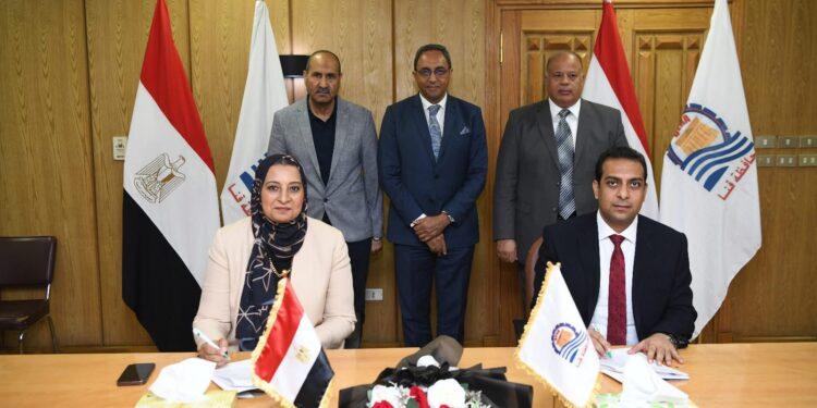 محافظ قنا ورئيس جامعة عين شمس يوقعان بروتوكول تعاون لإعداد دليل الهوية البصرية والعمرانية لقنا