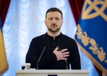 الرئيس الأوكراني يدعو مواطنيه إلى التوحد خلال الاحتفال بيوم المدافع