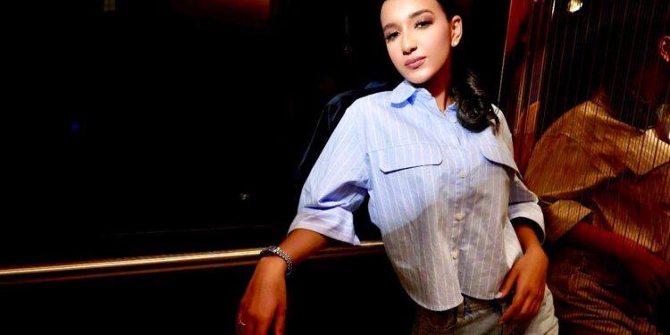 كنزي تطلق اغنيتها كرامة لك