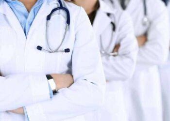 رابطة مراكز التجميل تدعم حملة “خالتو لابسة بالطو” لمواجهة منتحلي صفة الأطباء