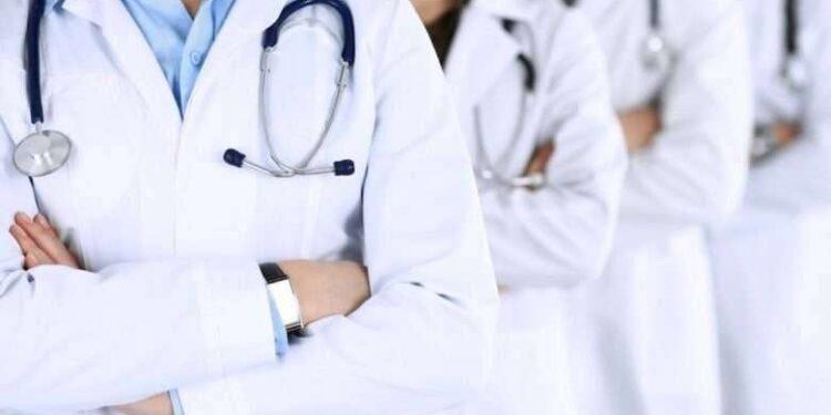 رابطة مراكز التجميل تدعم حملة “خالتو لابسة بالطو” لمواجهة منتحلي صفة الأطباء