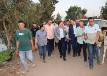 محافظ المنوفية يتفقد المواقع المتضررة من ارتفاع منسوب النيل