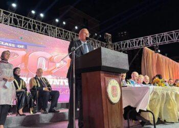 السفير السويدي لدى مصر يشارك في حفل تخرج دفعة 2025 من جامعة فاروس