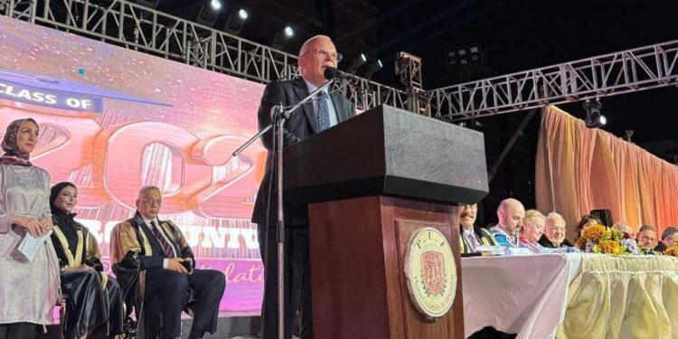 السفير السويدي لدى مصر يشارك في حفل تخرج دفعة 2025 من جامعة فاروس