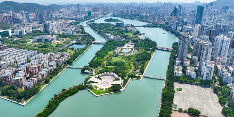 البحيرات الخلابة تتيح لمحة عن جمال الصين