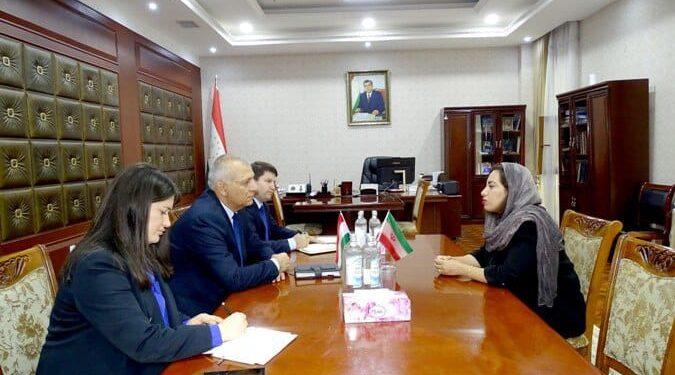 المتحف الوطني في طاجيكستان ينظم معرضًا للقطع الأثرية من العصر الساماني بمتحف تاريخ التجارة في مدينة شوبور الإيرانية.