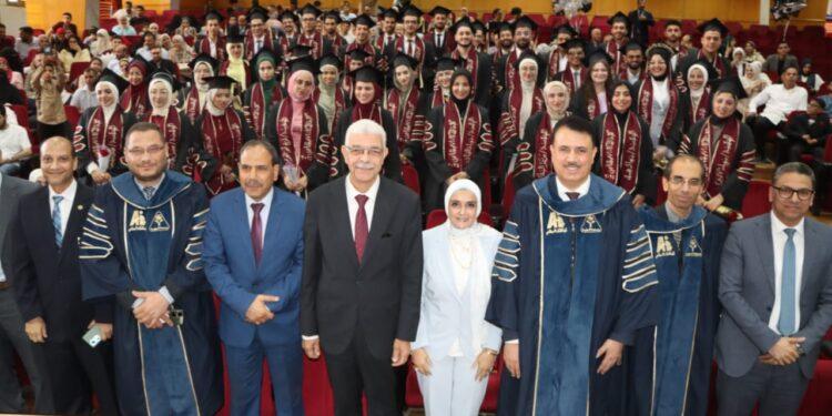 رئيس جامعة المنوفية يشهد حفل تخرج أول دفعة بكلية الذكاء الاصطناعي